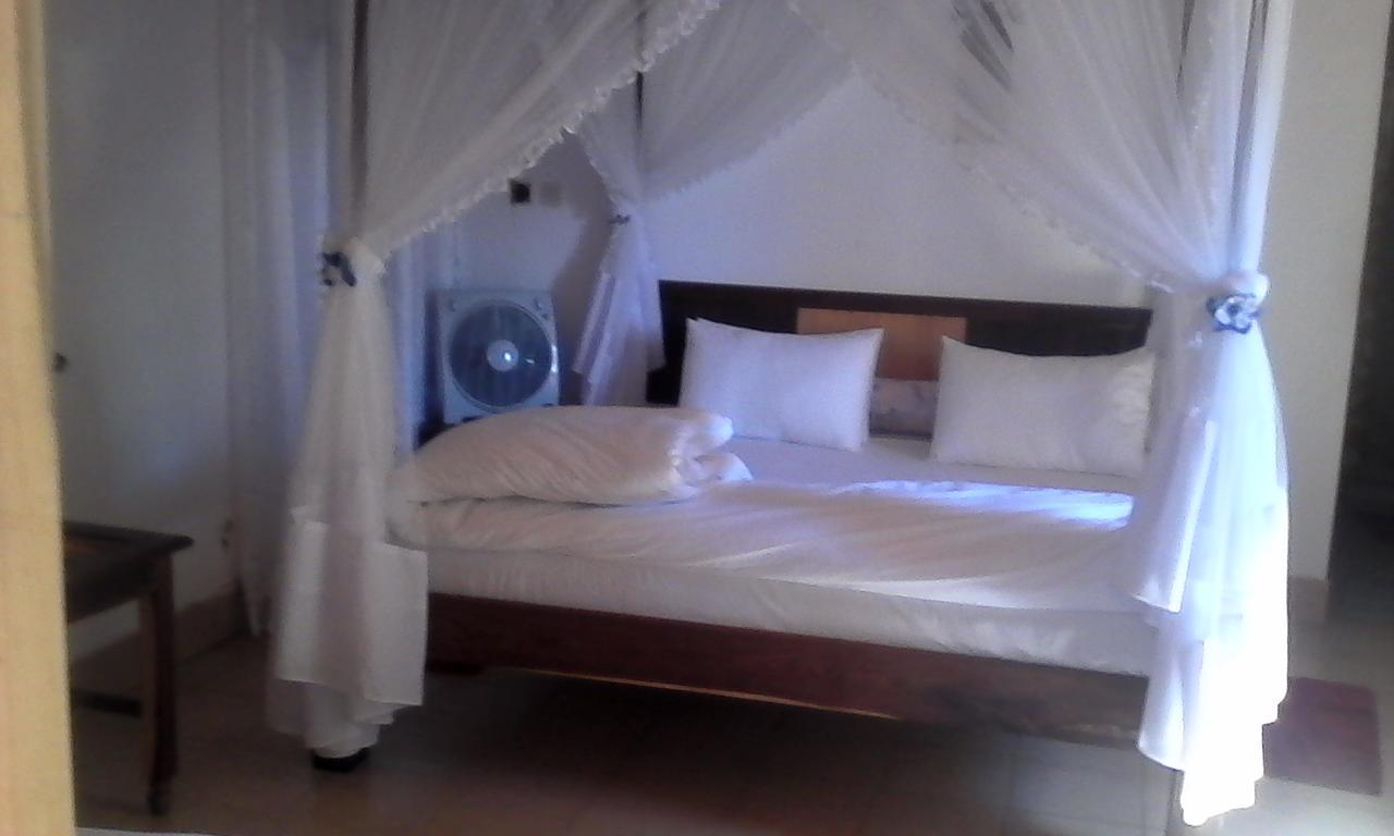 Hotel Chez Laurette Morombe Exterior foto