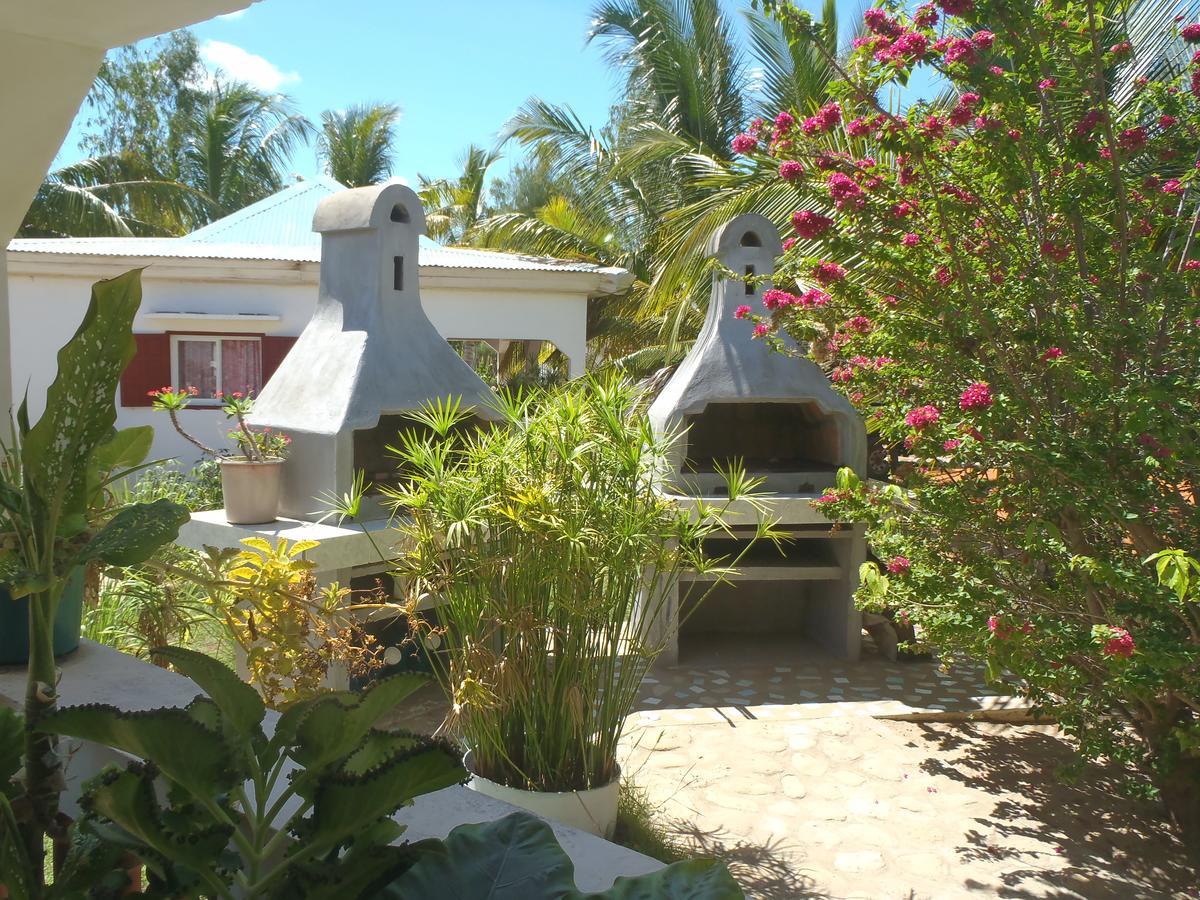Hotel Chez Laurette Morombe Exterior foto