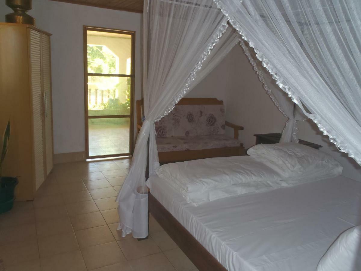 Hotel Chez Laurette Morombe Exterior foto