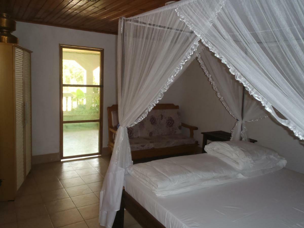 Hotel Chez Laurette Morombe Exterior foto